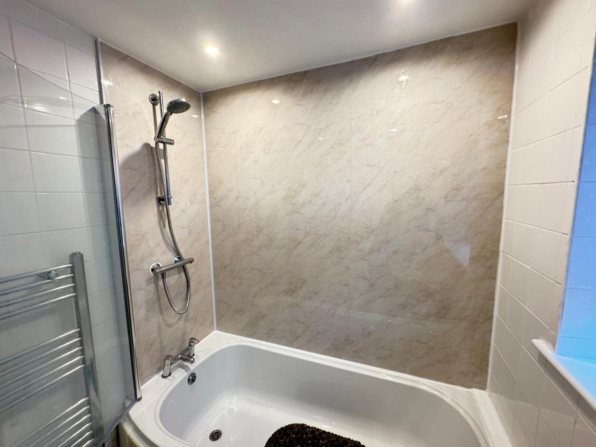 The Vogue Stay, 3 Bedrooms, 2 Bathrooms, Ideal For Jr & Oxford Hospitals, Free Carpark, Conveniently Located For Ring Road Access, 2 Miles From Oxford City Centre Easy Car & Bus Route Exterior foto